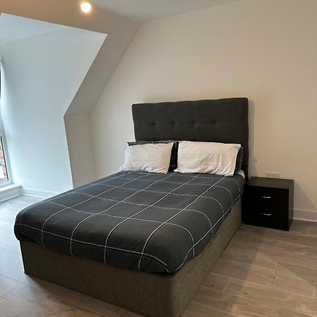 Lush King Ensuite In A Shared Home Manchester Exterior foto