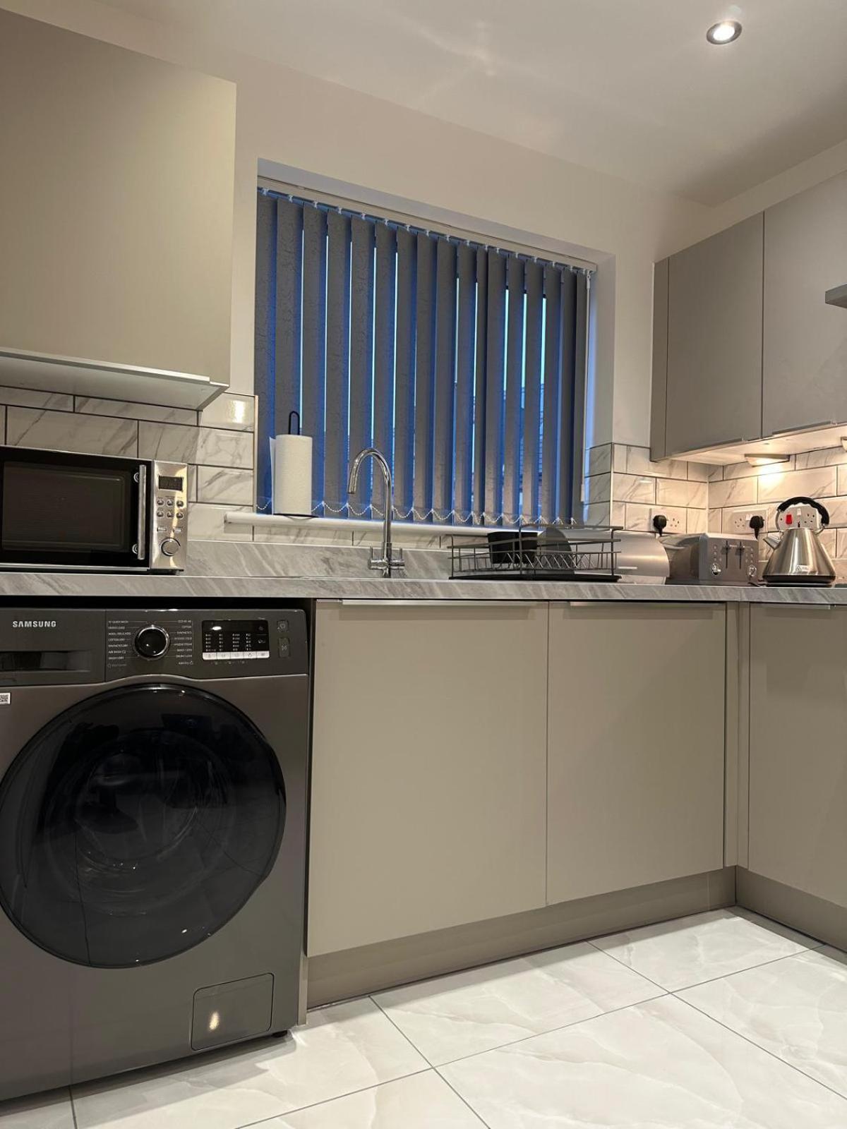 Lush King Ensuite In A Shared Home Manchester Exterior foto