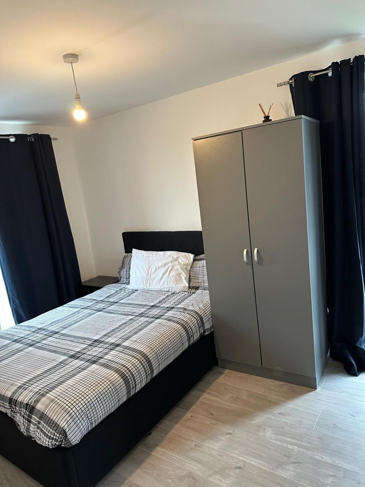Lush King Ensuite In A Shared Home Manchester Exterior foto