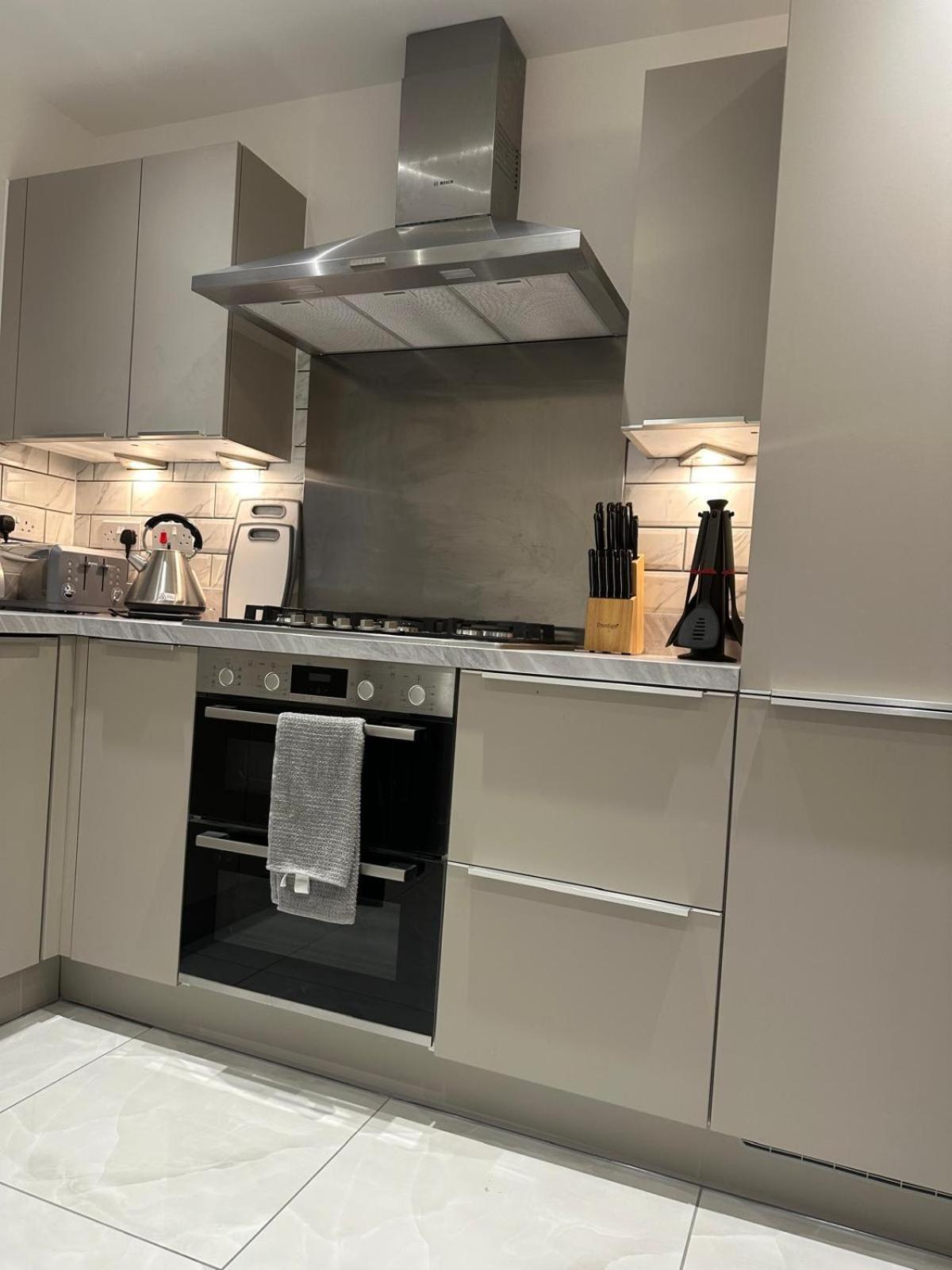 Lush King Ensuite In A Shared Home Manchester Exterior foto