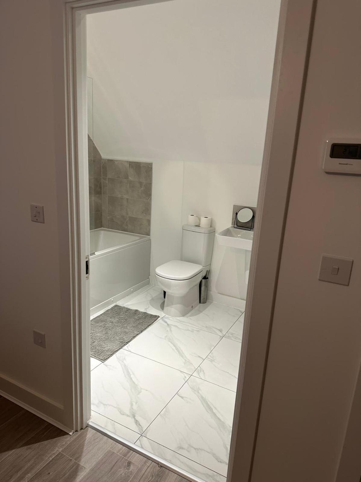 Lush King Ensuite In A Shared Home Manchester Exterior foto
